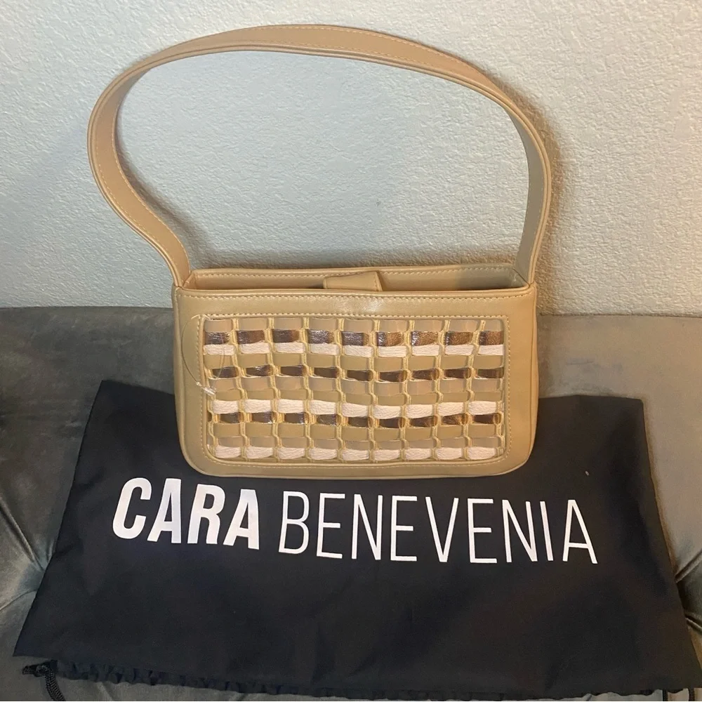 Like New CARA BENEVENIA Baguette Cappuccino Shoulder Bag